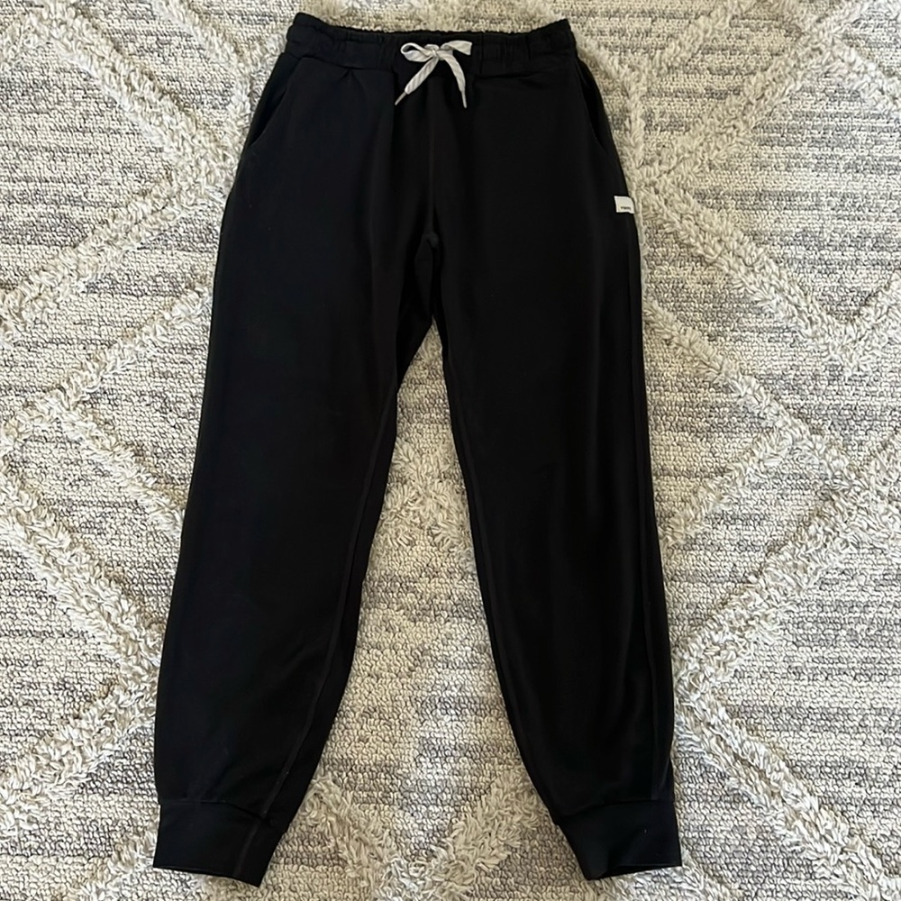 Vuori performance joggers